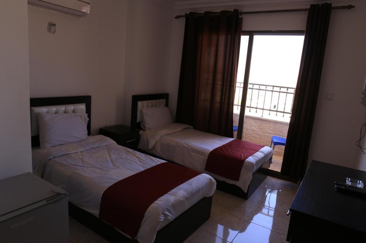 Weekend Hotel Aqaba Exteriör bild